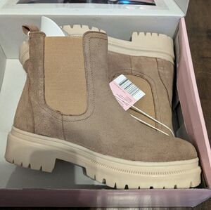 Brand new suede brown Chelsea boots